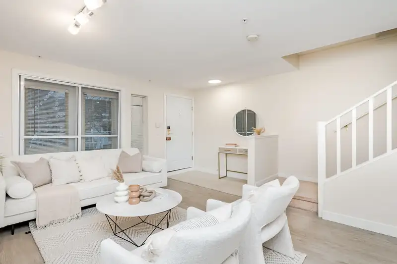 49 6588 SOUTHOAKS CRESCENT - photo 3 of 40