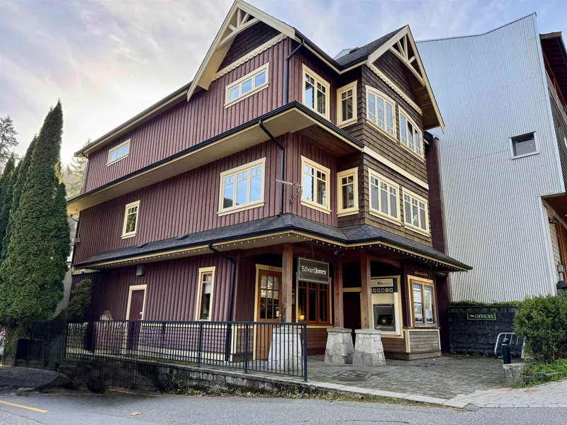 475 BOWEN ISLAND TRUNK ROAD - photo 1 of 25