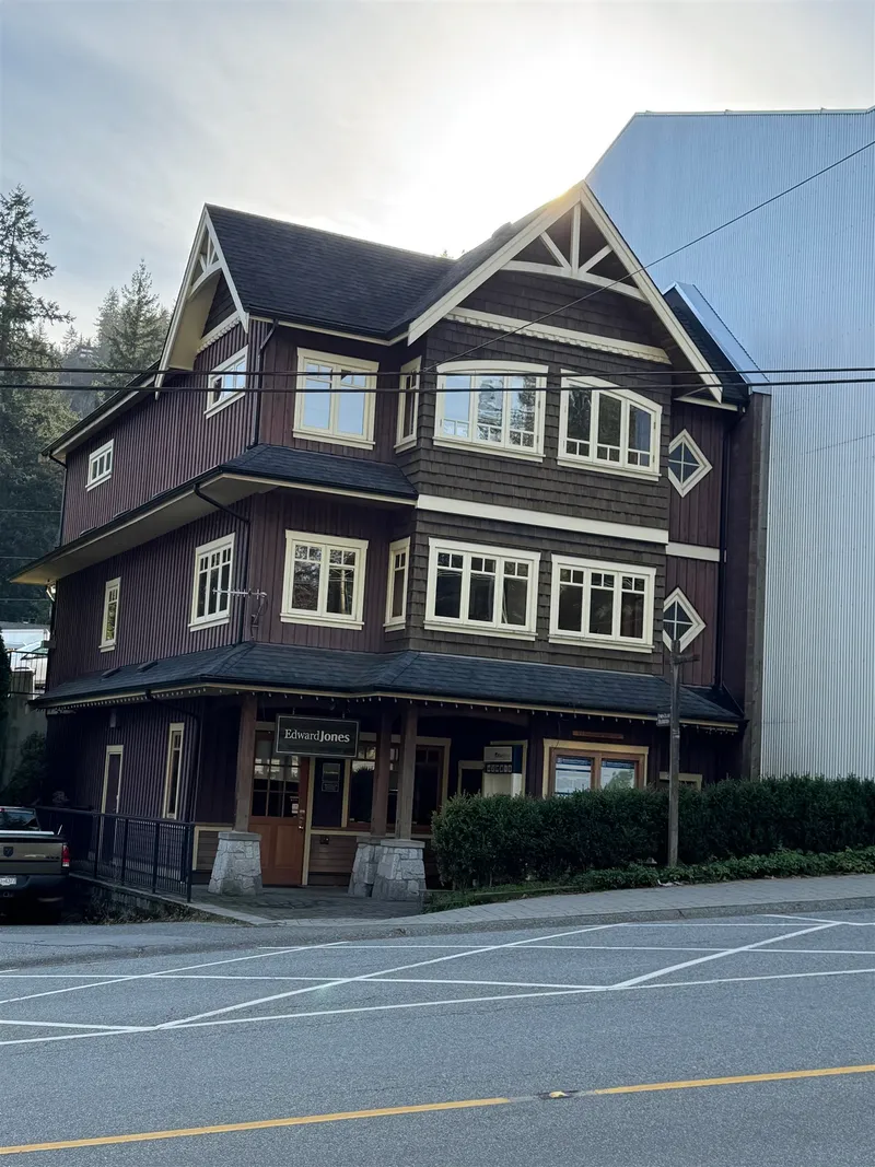 475 BOWEN ISLAND TRUNK ROAD - photo 2 of 25