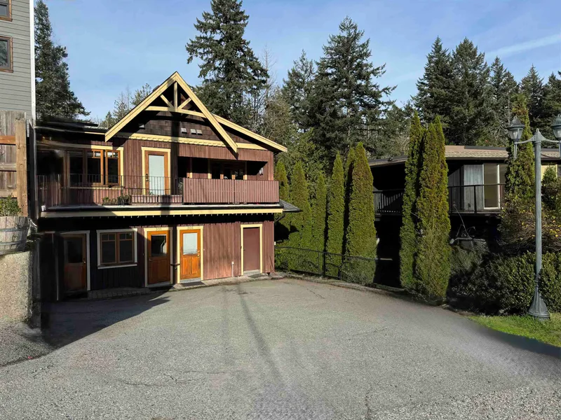 475 BOWEN ISLAND TRUNK ROAD - photo 3 of 25