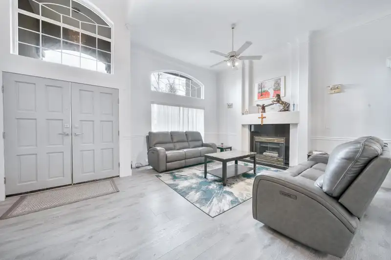 14339 74A AVENUE - photo 4 of 40