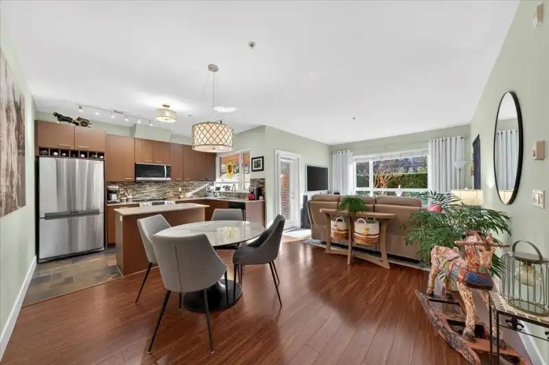 102 2473 ATKINS AVENUE - photo 1 of 31