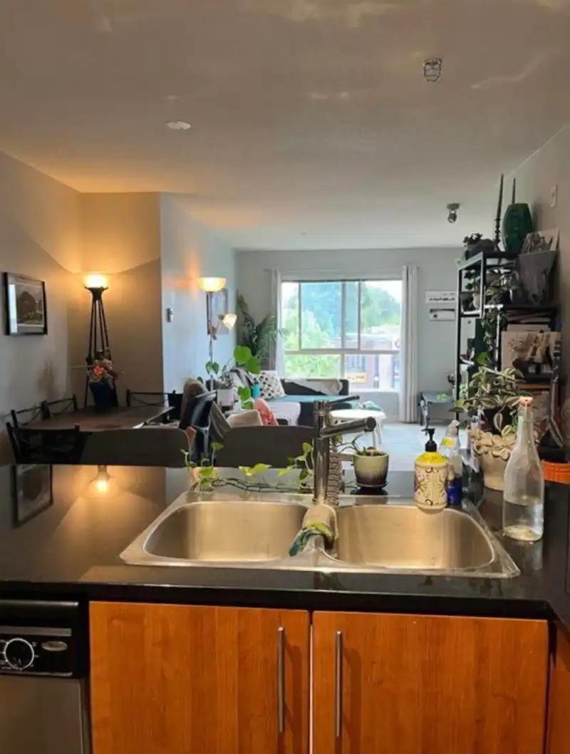 317 1633 MACKEY AVENUE - photo 3 of 21