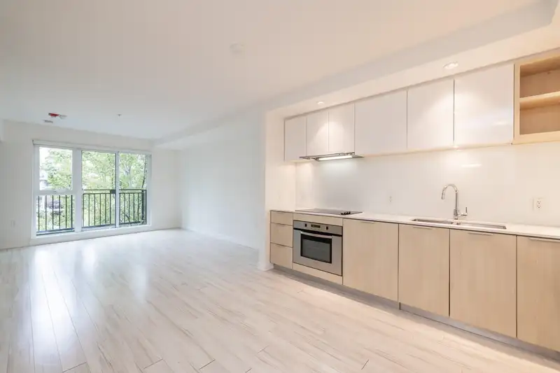406 111 E 3RD STREET - photo 2 of 20
