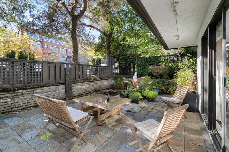 110 1933 W 5TH AVENUE - photo 4 of 15