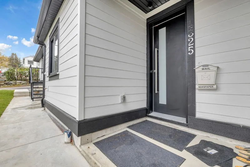 4325 KAMLOOPS STREET - photo 2 of 21