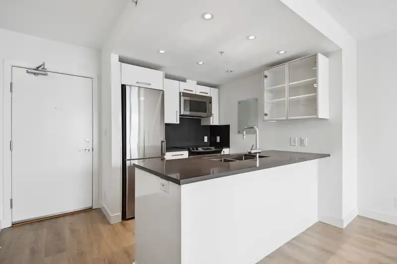 553 955 E HASTINGS STREET - photo 3 of 15