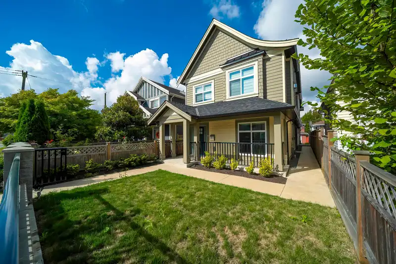 6447 BEATRICE STREET - photo 2 of 20