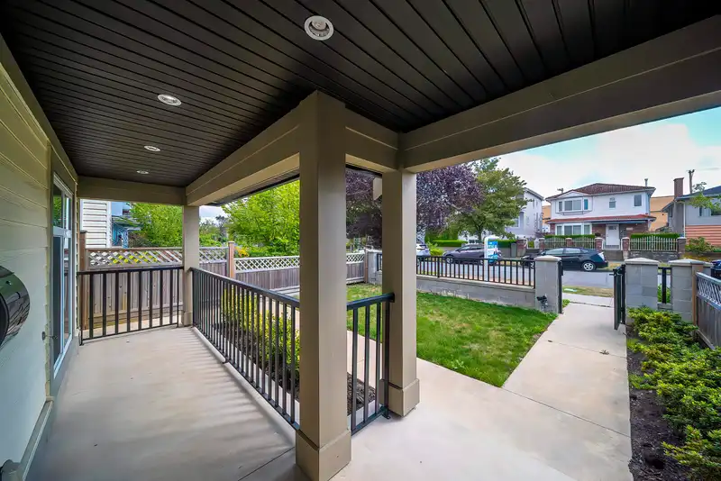 6447 BEATRICE STREET - photo 4 of 20