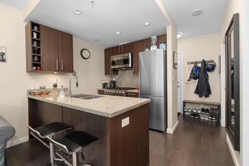 305 138 W 1ST AVENUE - photo 4 of 34