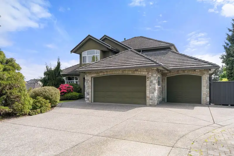 8742 166 STREET - photo 2 of 40