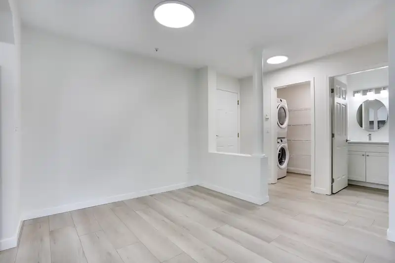 302 20727 DOUGLAS CRESCENT - photo 4 of 27