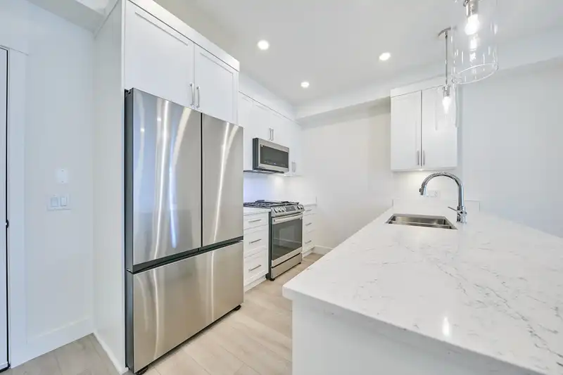 209 22633 SELKIRK AVENUE - photo 2 of 30