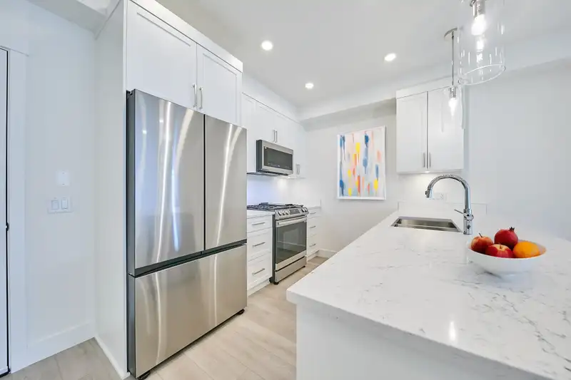 209 22633 SELKIRK AVENUE - photo 3 of 30
