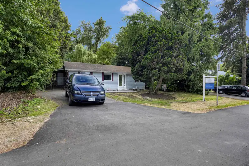 18460 74 AVENUE - photo 1 of 39