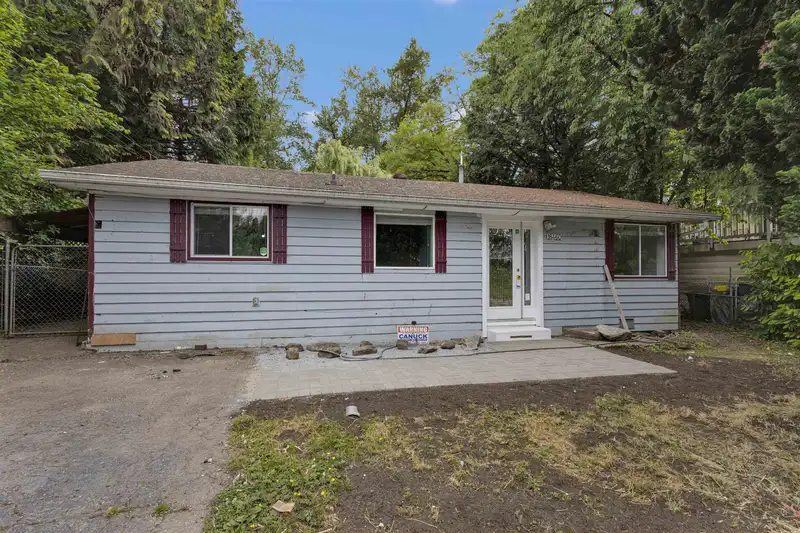 18460 74 AVENUE - photo 4 of 39