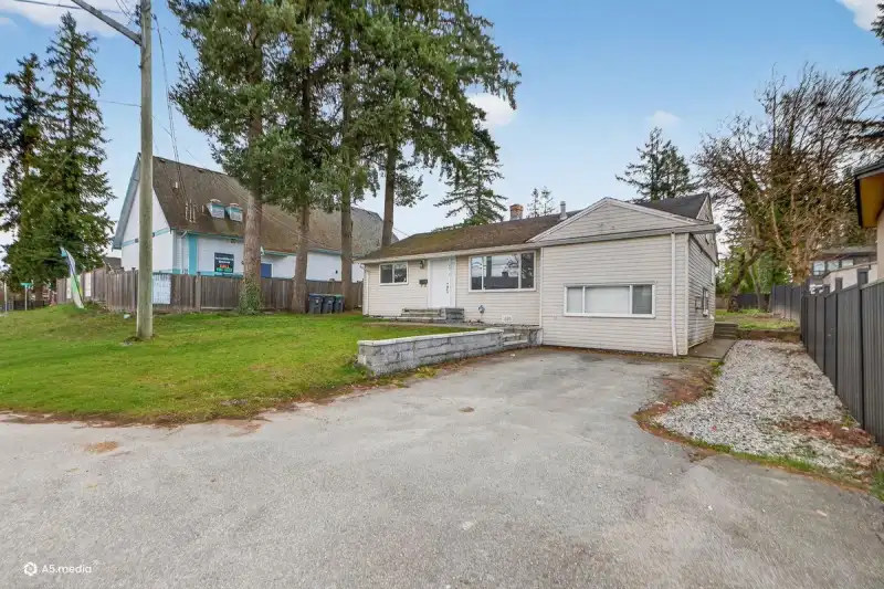 14032 GROSVENOR ROAD - photo 1 of 40