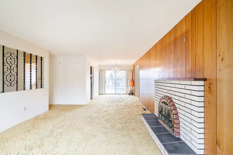 4755 HARLEY COURT - photo 4 of 37