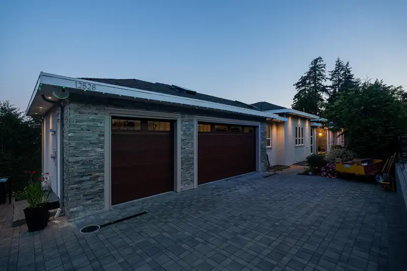 12528 52A AVENUE - photo 3 of 40