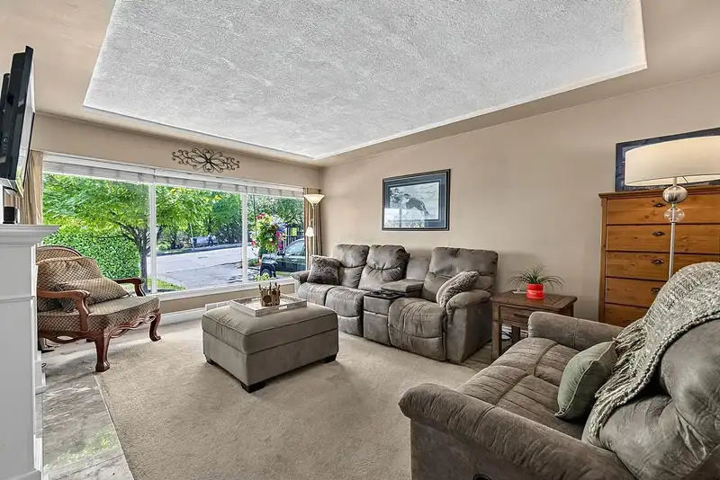 415 E EIGHTH AVENUE - photo 2 of 26