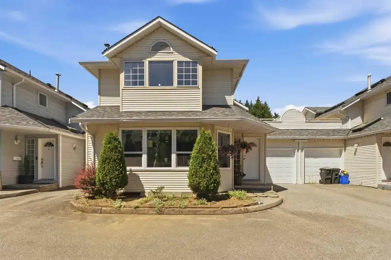 6 19236 119 AVENUE - photo 1 of 40