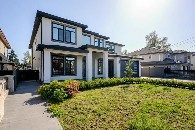 12560 90 AVENUE - photo 3 of 39
