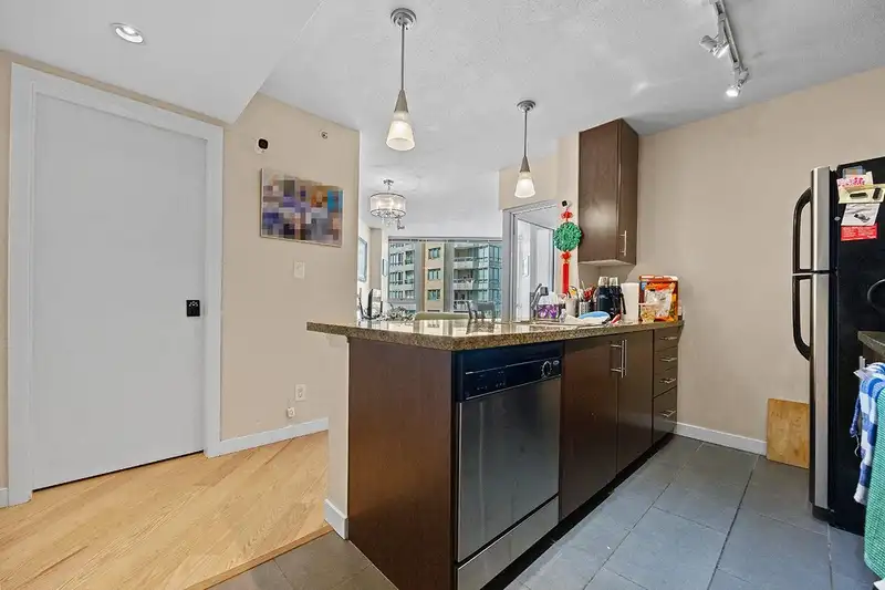 907 58 KEEFER PLACE - photo 3 of 14