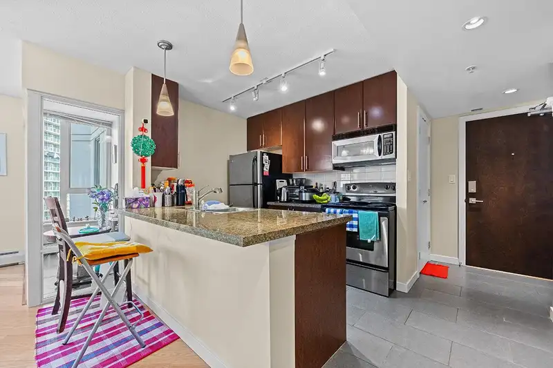 907 58 KEEFER PLACE - photo 4 of 14