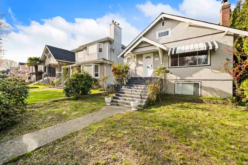 555 W 19TH AVENUE - photo 1 of 34