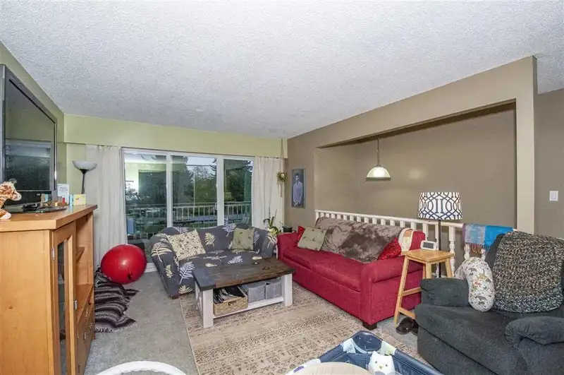 1835 KING GEORGE BOULEVARD - photo 4 of 17