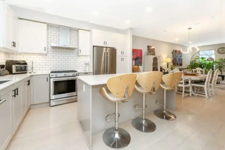 8 24021 110 AVENUE - photo 3 of 34