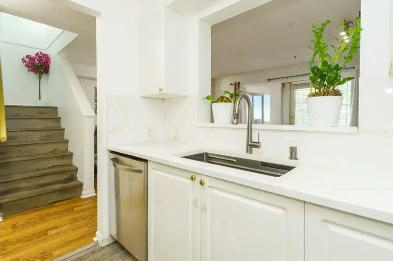 106 15258 105 AVENUE - photo 4 of 20