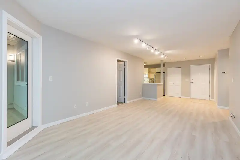 318 2700 MCCALLUM ROAD - photo 2 of 31