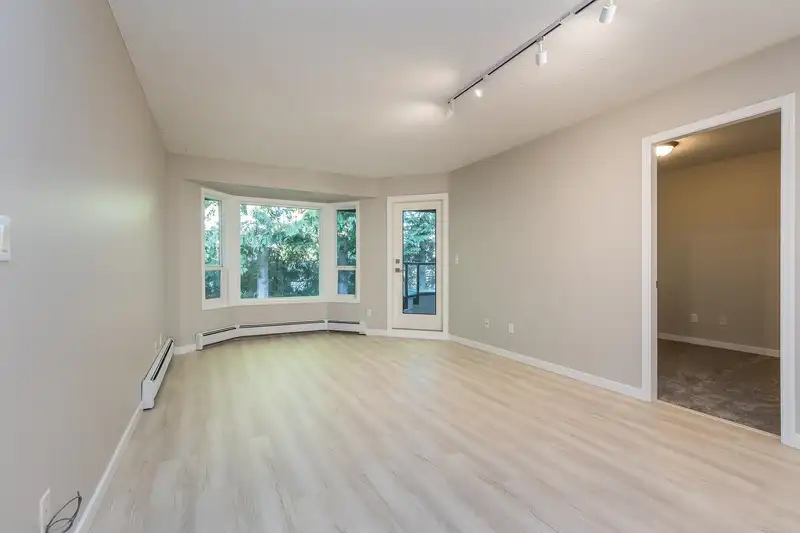 318 2700 MCCALLUM ROAD - photo 3 of 31