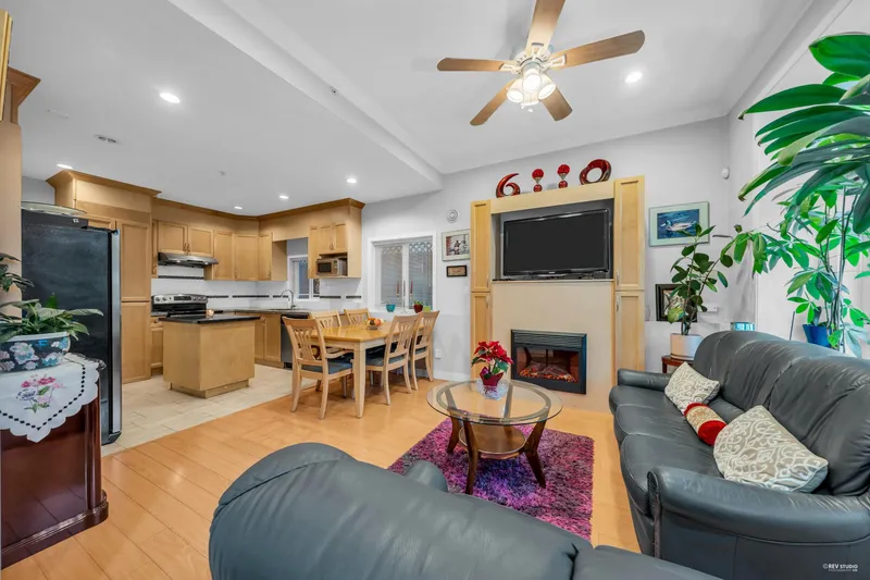 312 STRAND AVENUE - photo 4 of 25