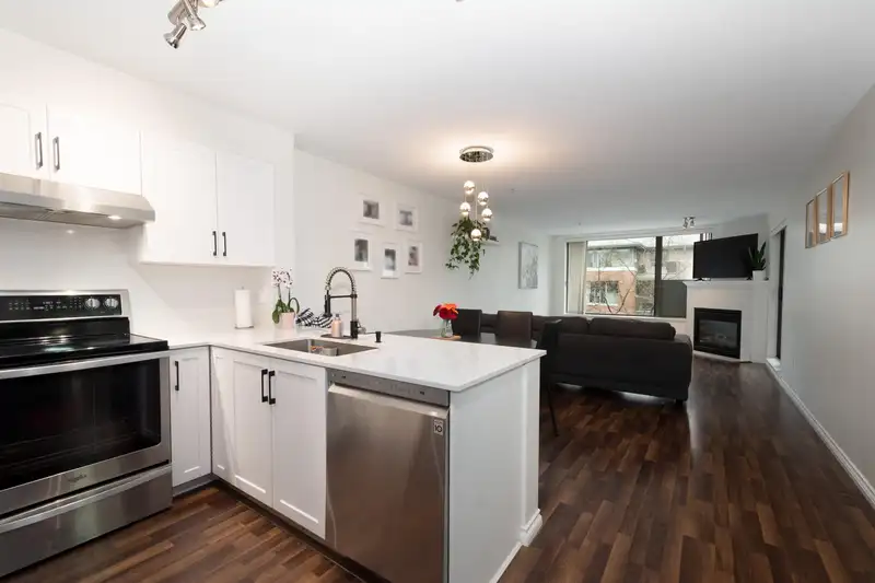 314 225 NEWPORT DRIVE - photo 4 of 40
