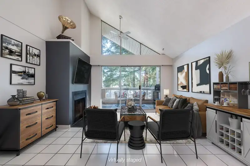 302 932 ROBINSON STREET - photo 1 of 30