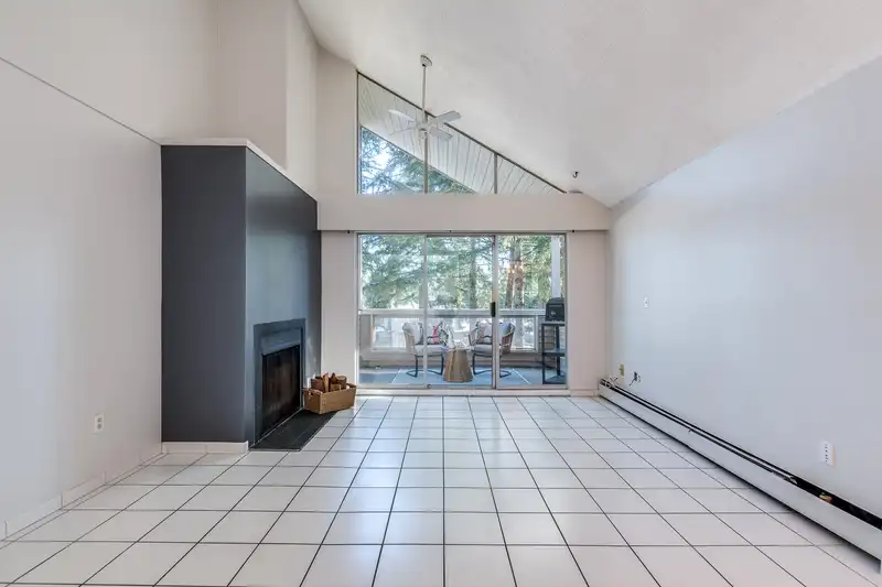 302 932 ROBINSON STREET - photo 2 of 30