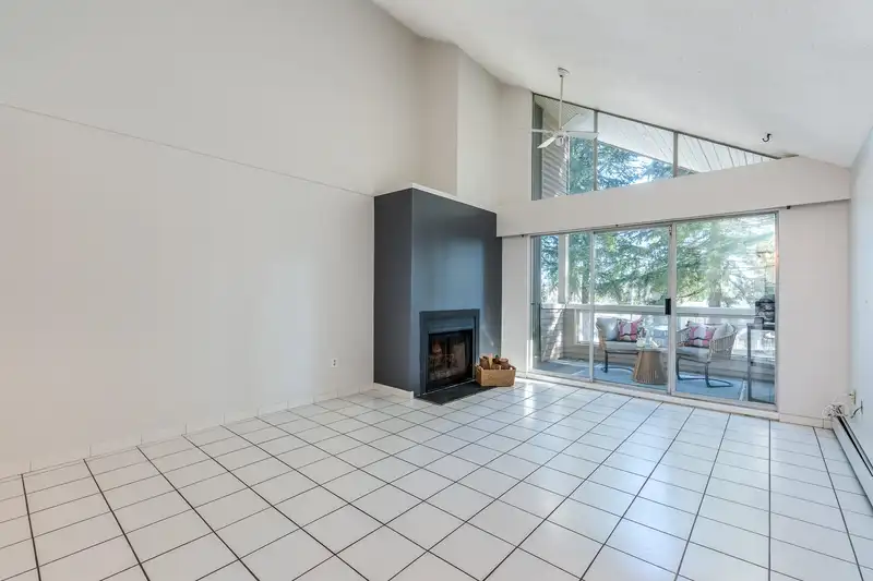 302 932 ROBINSON STREET - photo 3 of 30