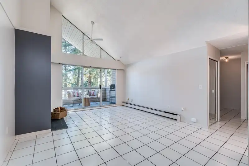 302 932 ROBINSON STREET - photo 4 of 30