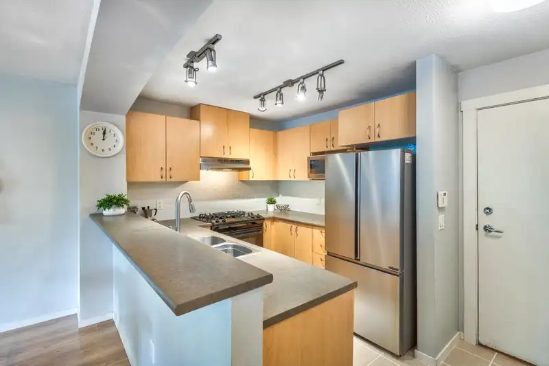 106 9233 GOVERNMENT STREET - photo 3 of 40
