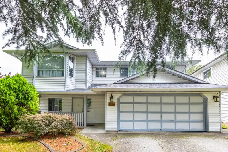 21073 93 AVENUE - photo 1 of 40