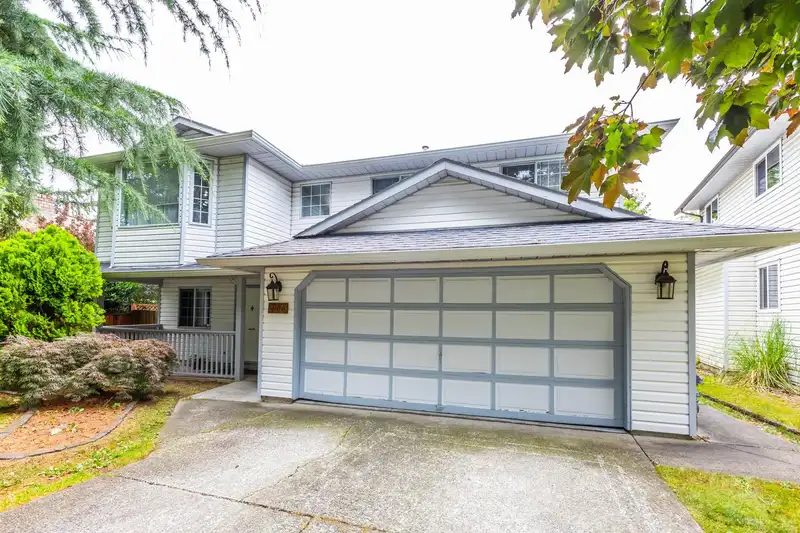 21073 93 AVENUE - photo 2 of 40