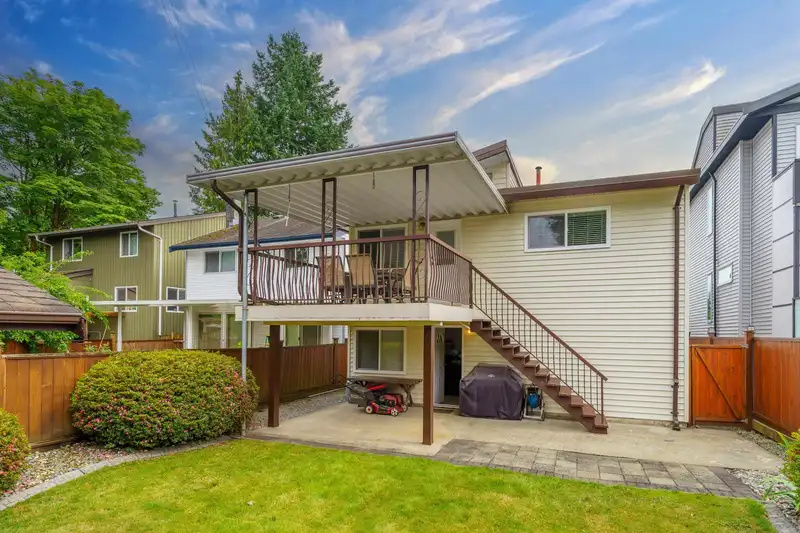 1785 SUFFOLK AVENUE - photo 3 of 30