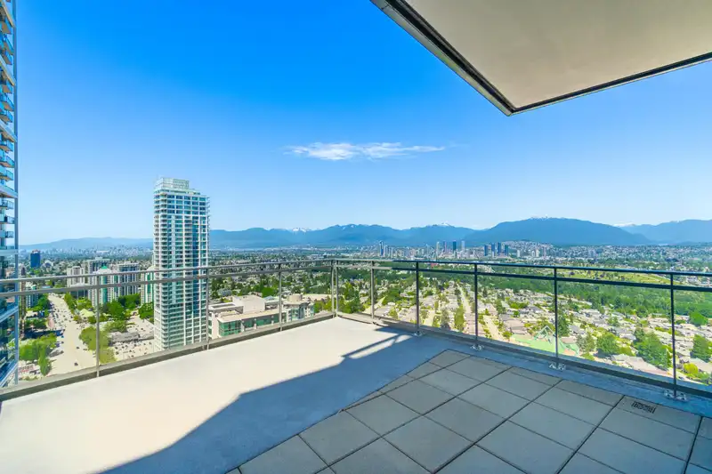 3802 4688 KINGSWAY - photo 1 of 33