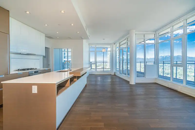 3802 4688 KINGSWAY - photo 3 of 33