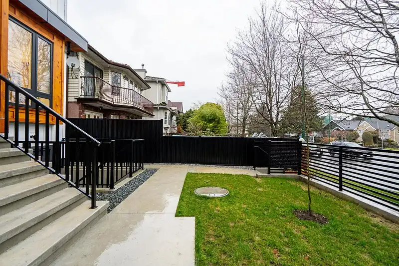 1 2753 NANAIMO STREET - photo 3 of 30