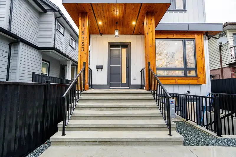 1 2753 NANAIMO STREET - photo 4 of 30
