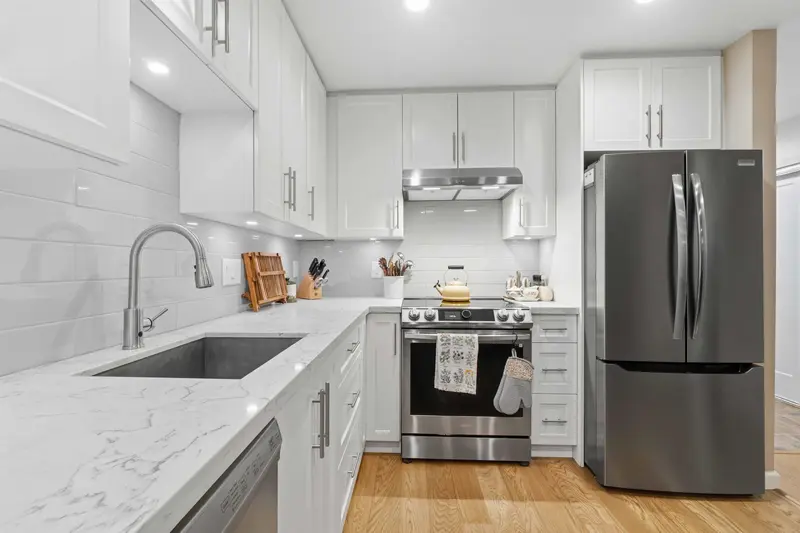 111 2678 DIXON STREET - photo 1 of 25