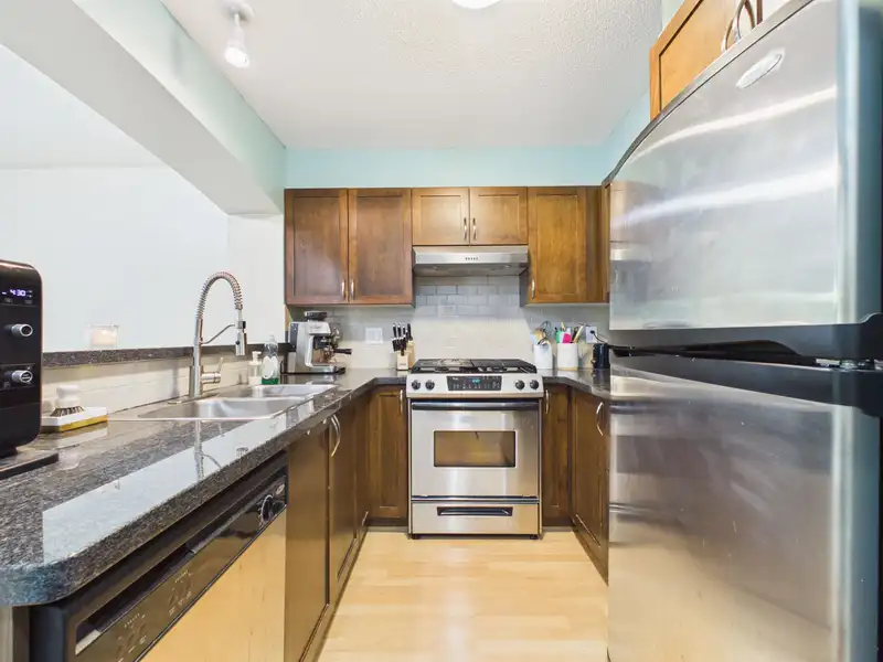 214 2388 WESTERN PARKWAY - photo 4 of 19